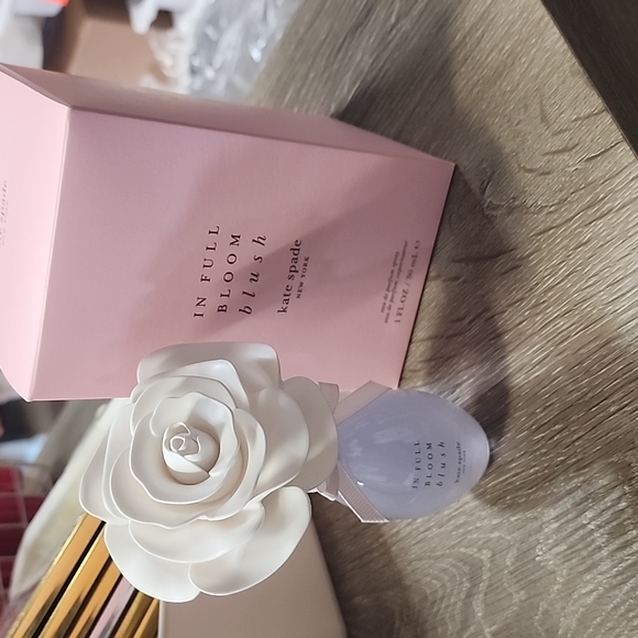 Perfume - Picture 2 of 2